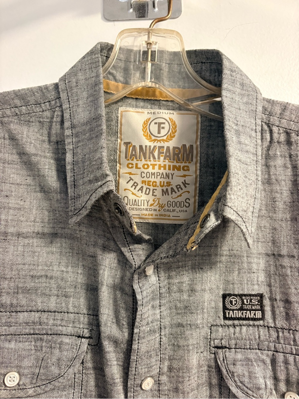 Men's Gray Long-Sleeve Button-Up Shirt Size Medium - Picture 4 of 4